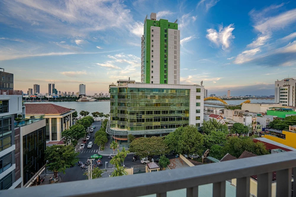 Dragon View Riverfront Hotel by Haviland
