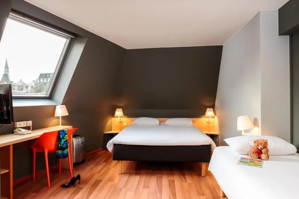 Standard Triple room