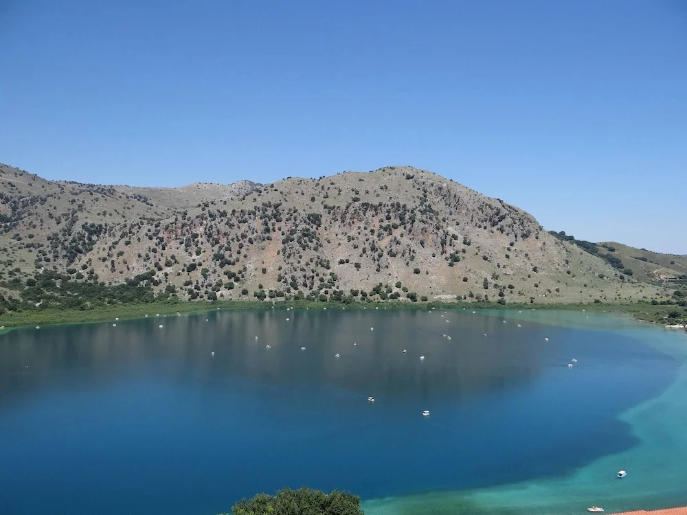 Linda's Villa In Unrivalled Position in Kournas - Amazing View!