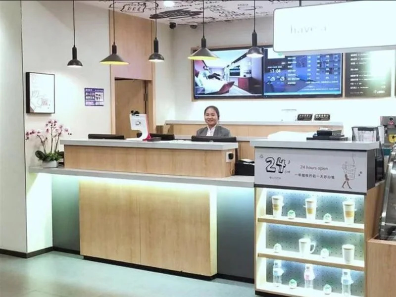 Lobby & Reception