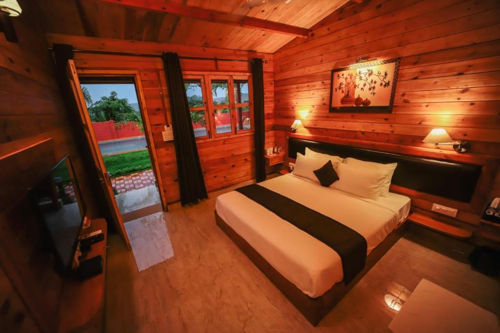 Grand Vatika Resort