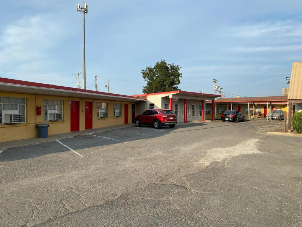 Deluxe Inn