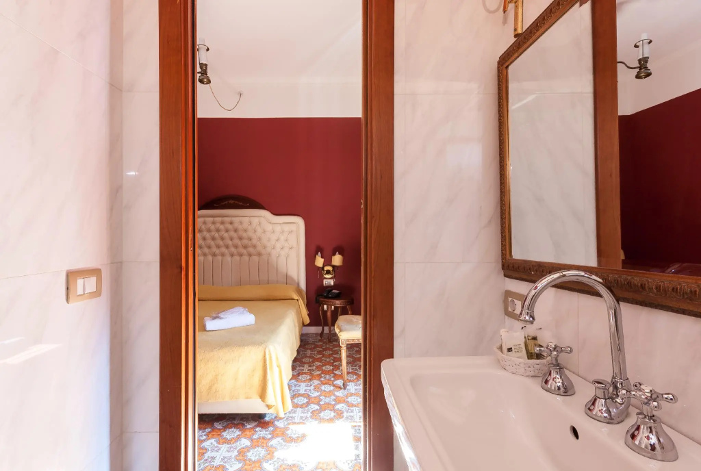 Standard Double room (full double bed)