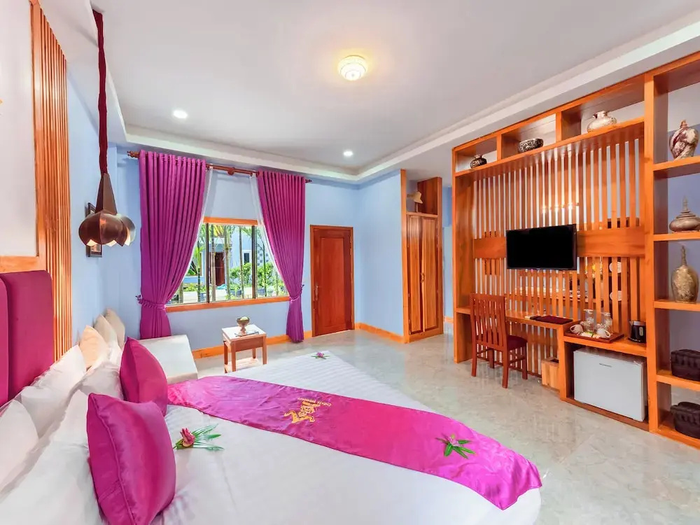 Premier Double Suite with pool view (full double bed)