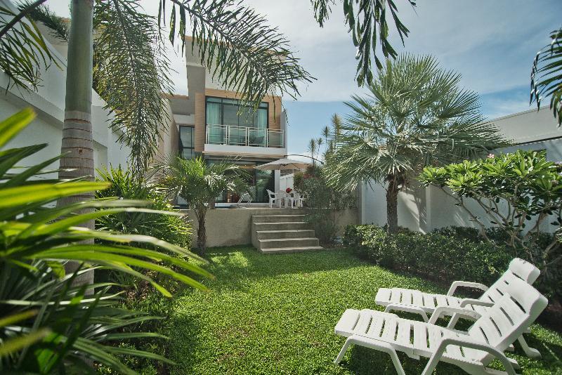 Вилла с 3 комнатами с балконом в Tropicana Pool Villa