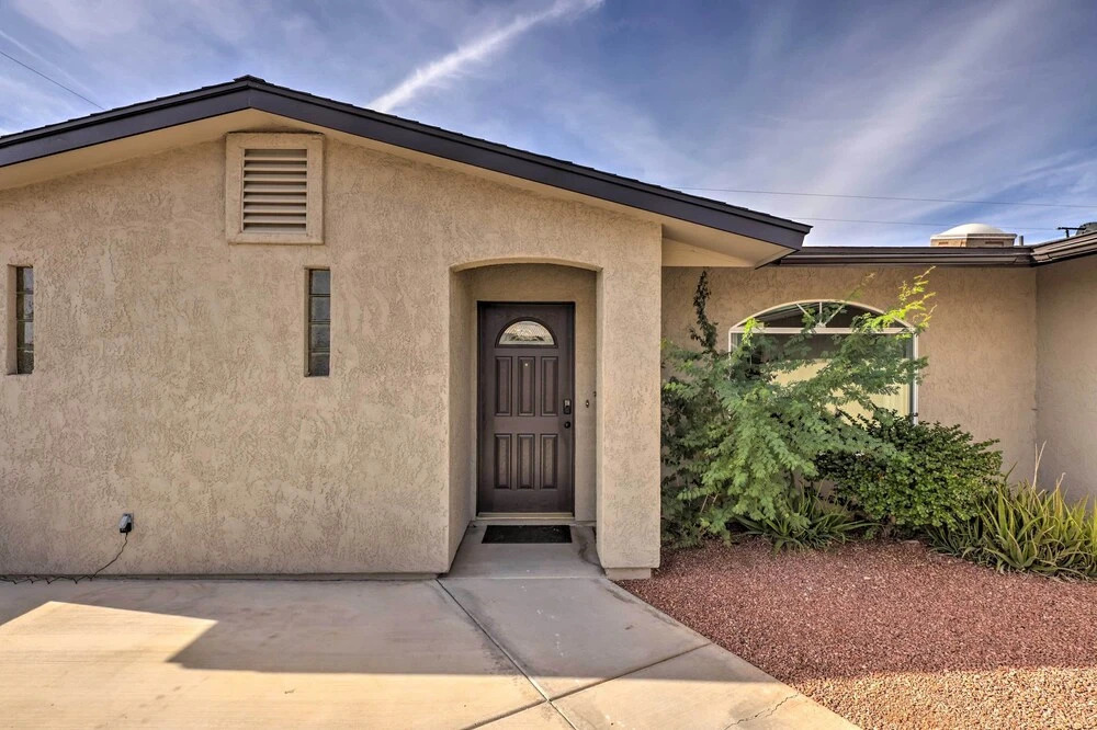 Heated Pool: Home ~ 5 Mi to Lake Havasu! — фото