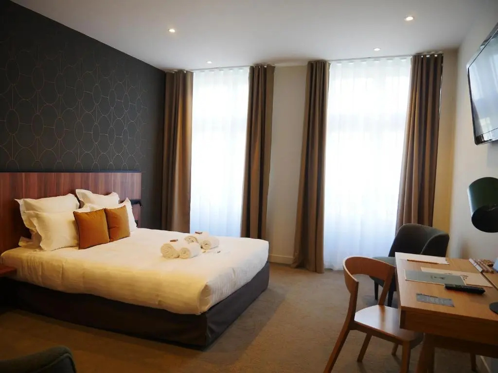 Deluxe Double room with river view (full double bed)
