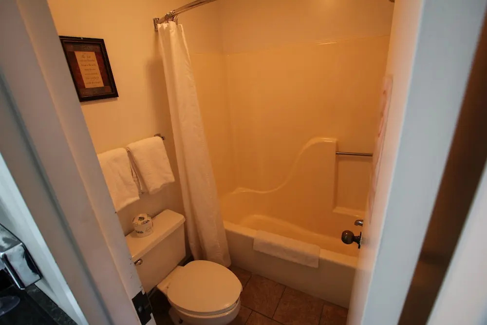 Standard Quadruple room with water view