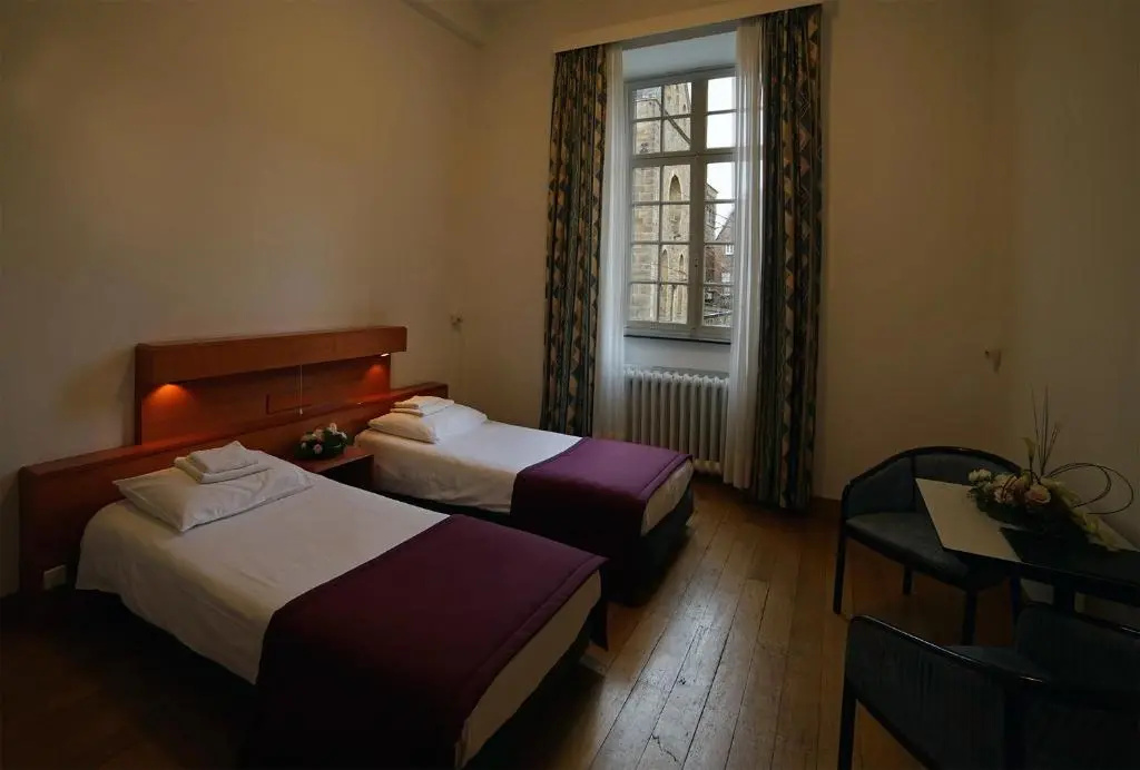 Economy room