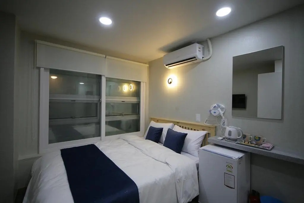 Economy room