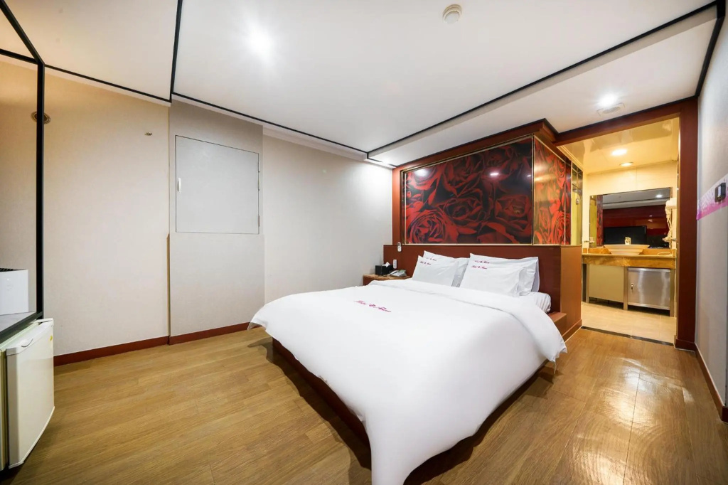 Hotel Flower — 2