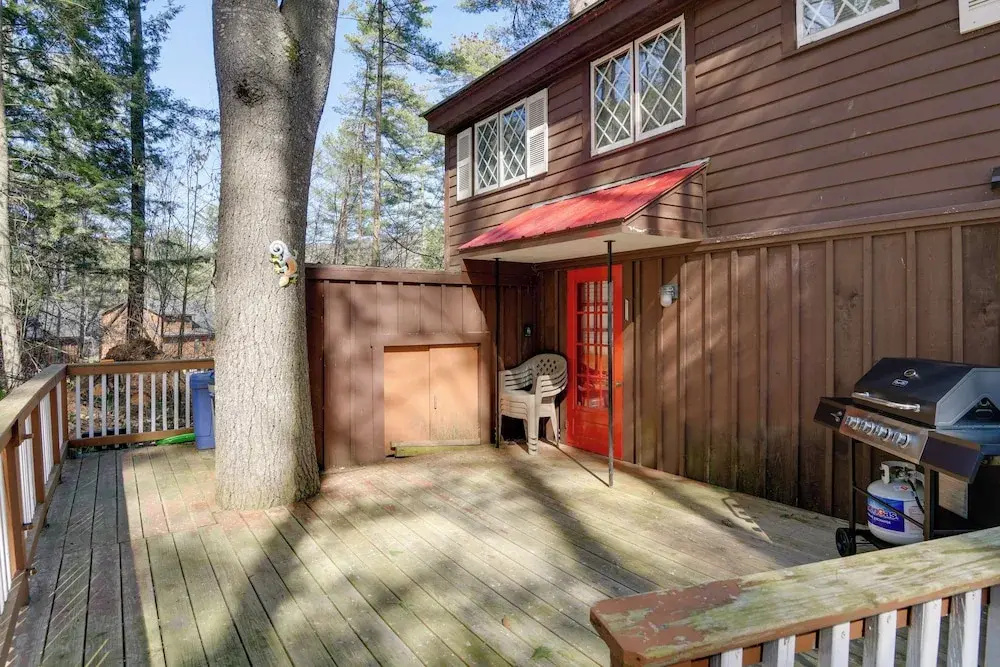 North Conway Home < Walk to Slopes at Cranmore!