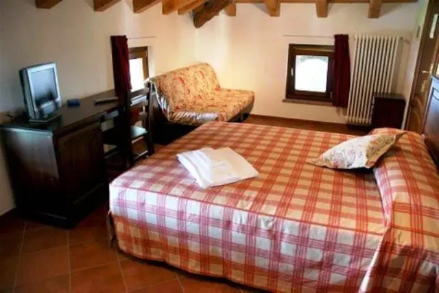 Standard Double room (full double bed)