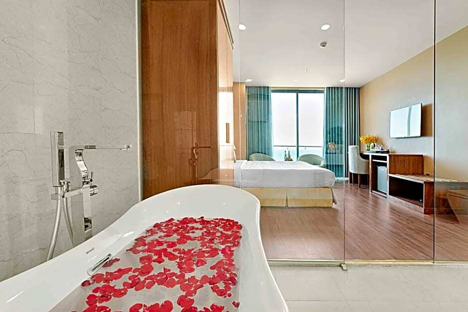 Yarra Ocean Suite Danang