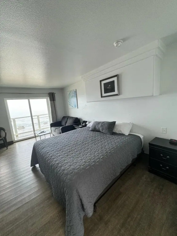 Deluxe Double room oceanfront (full double bed)