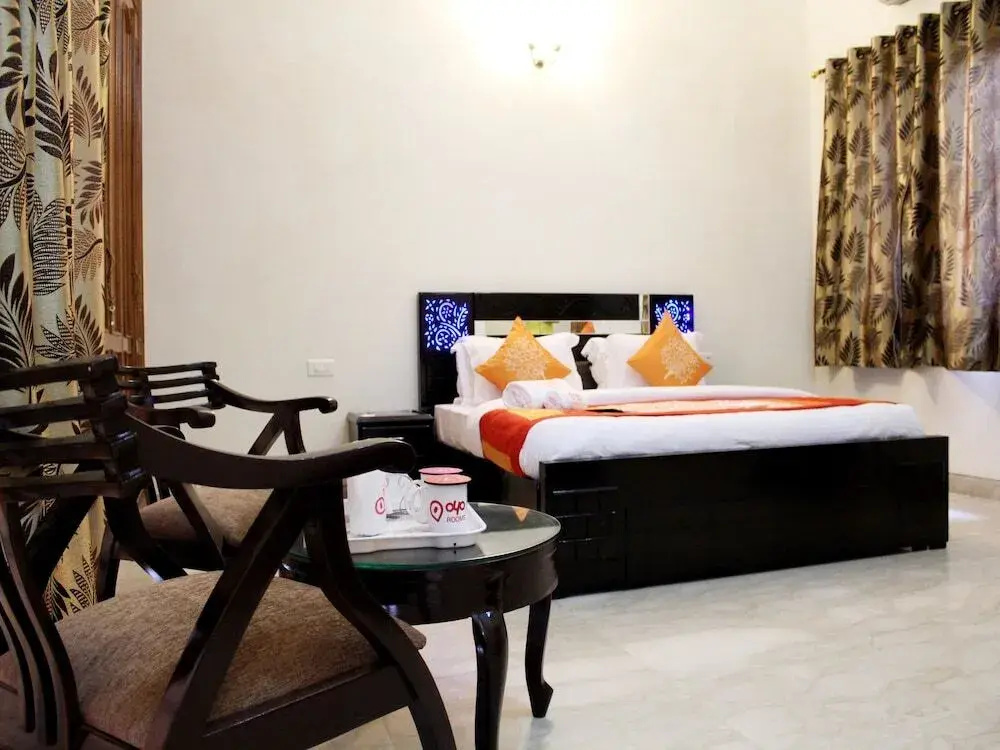 Hotel Ashray by OYO Rooms