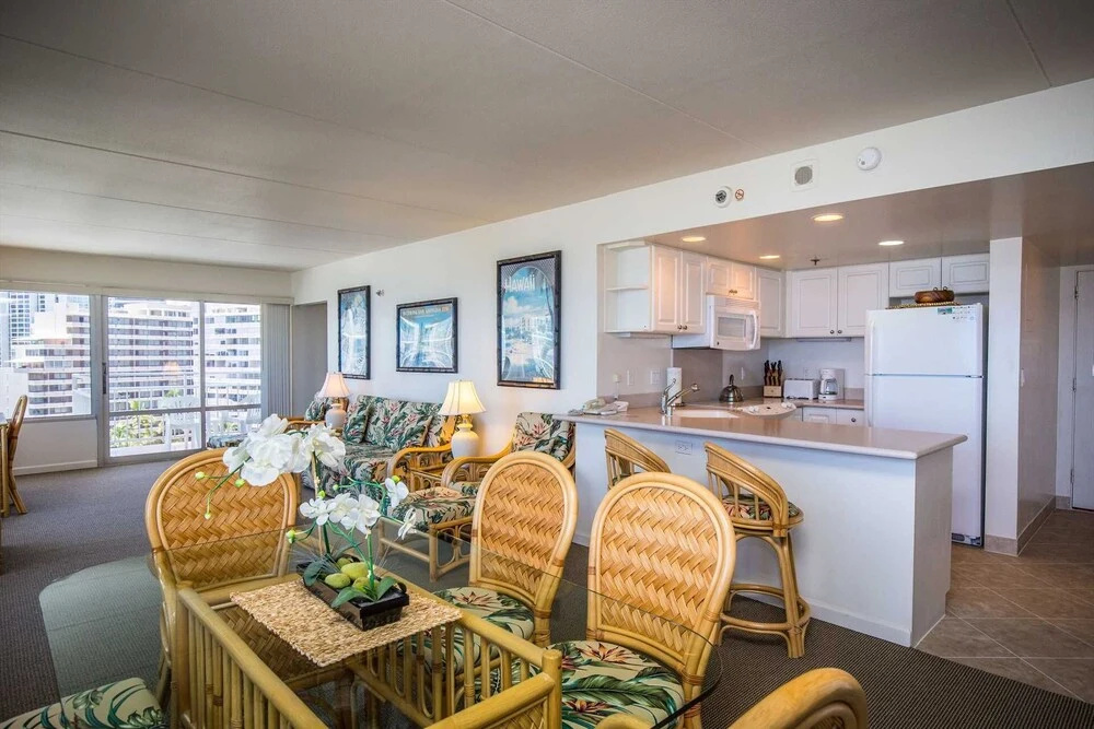 Ala Moana Condo 1777-4 by RedAwning