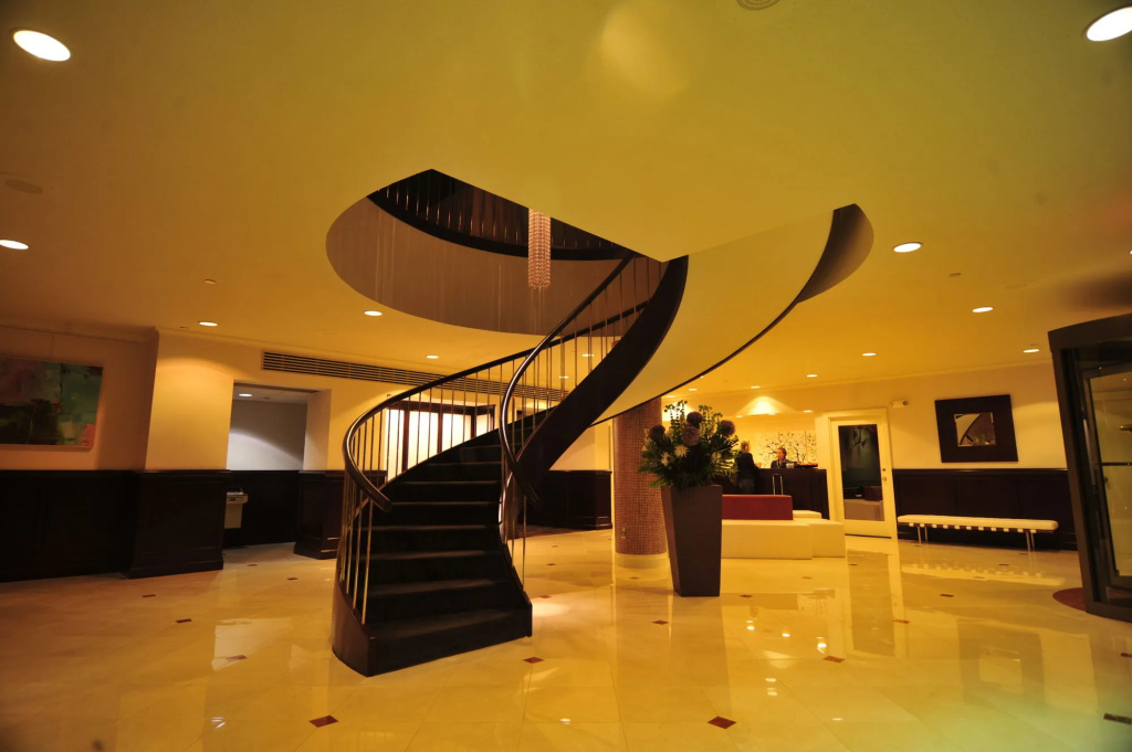 Lobby & Reception