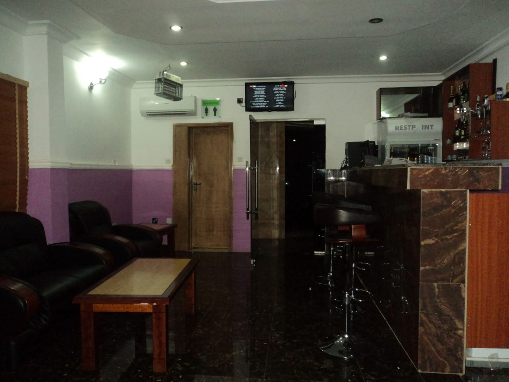 Nue-Crest Hotels And Suites — фото 2