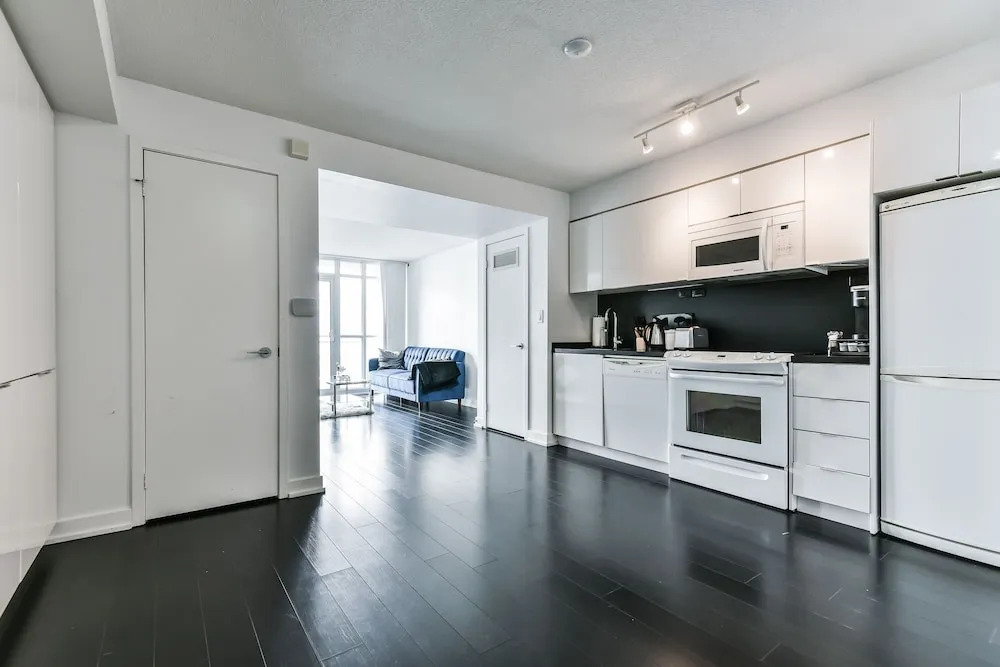 Iceboat Terrace Luxury Condos - фото 20