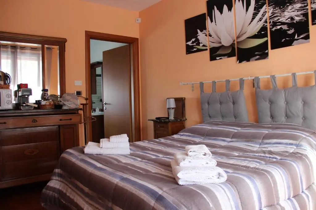 Deluxe Double room (full double bed)