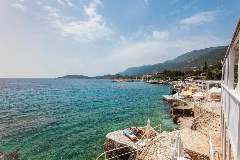 Beach & Waterfront