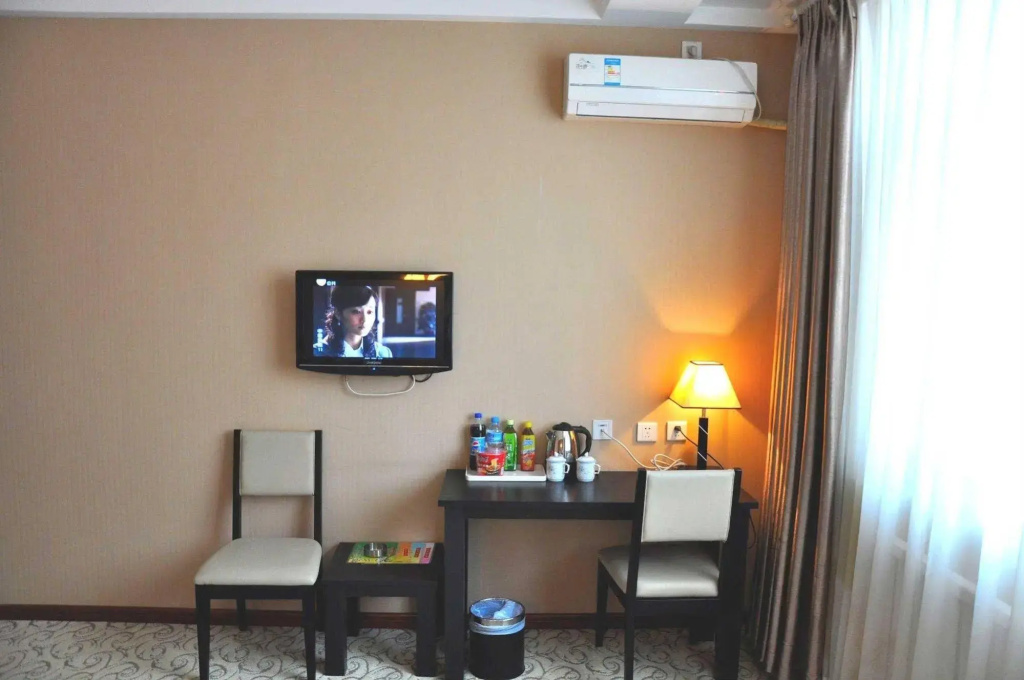 Dalian Yijia Business Hotel