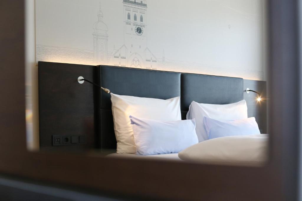 Двухместный номер Standard с балконом двуспальная кровать в Schiller5 Hotel & Boardinghouse