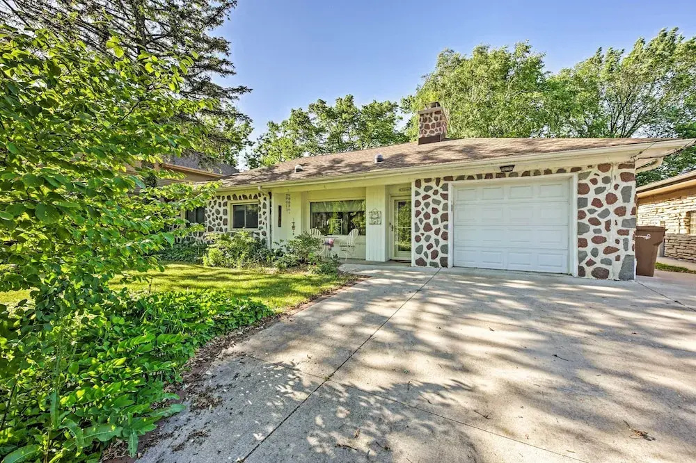 Riverfront Retreat ~ 4 Mi to Downtown Milwaukee!