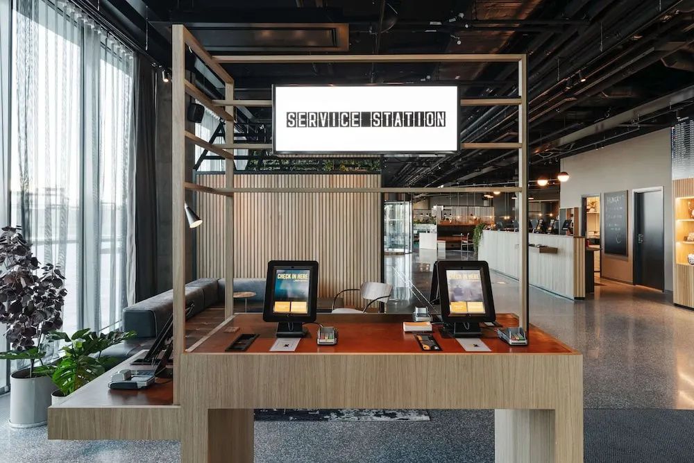 Lobby & Reception