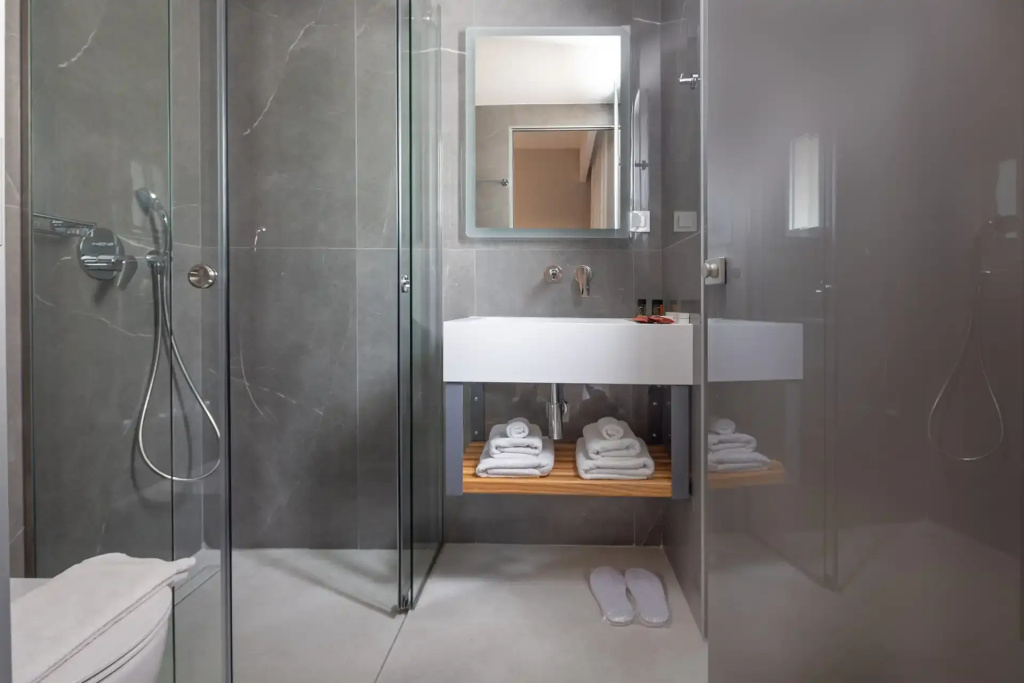 Standard Double room with balcony (full double bed)