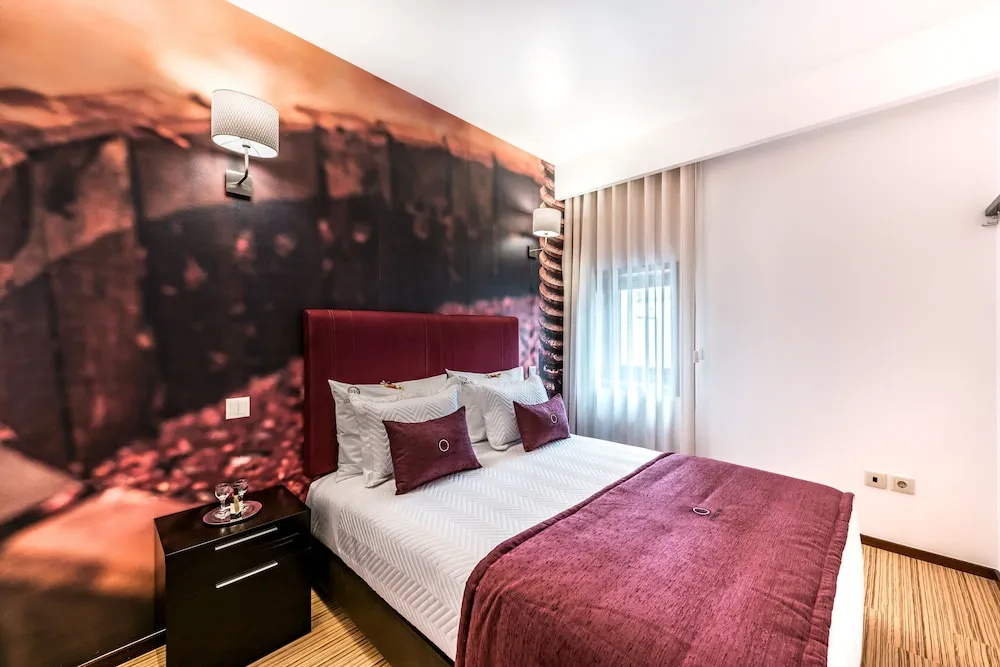 Lounge Inn Guest House and Apartments