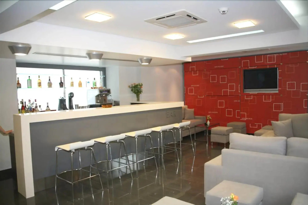 Food & Beverage