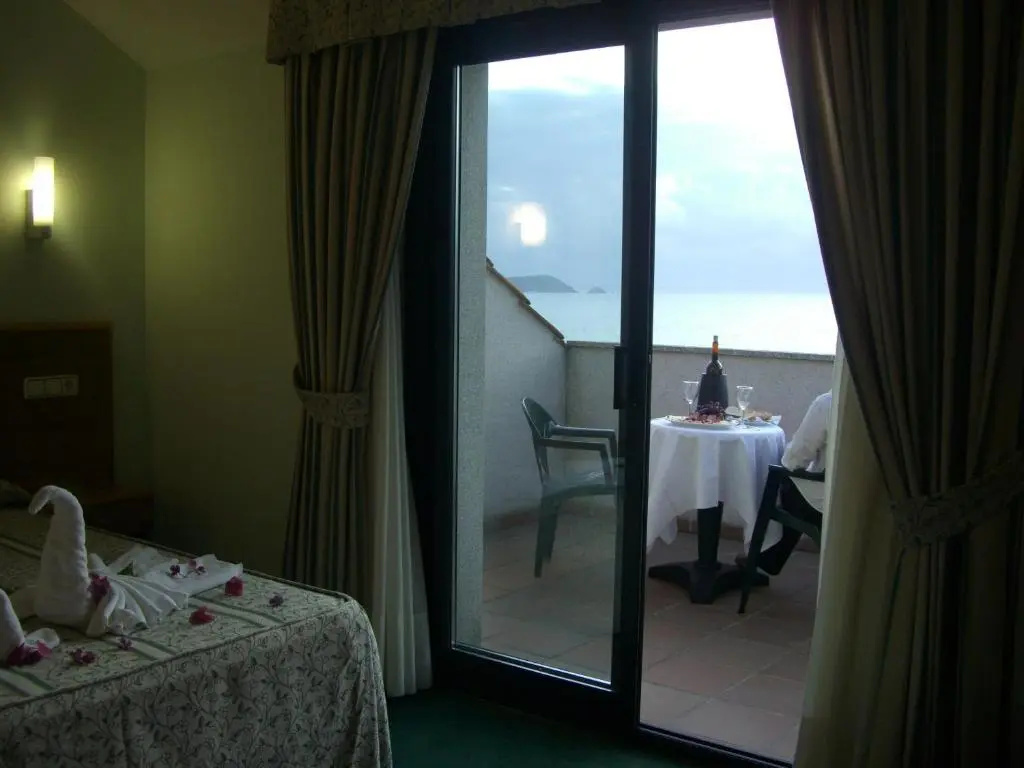 Deluxe Double room (full double bed)