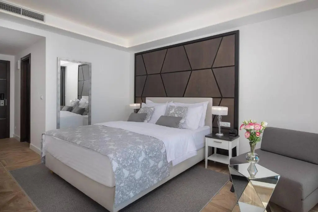 Standard Double room with pool view (full double bed)