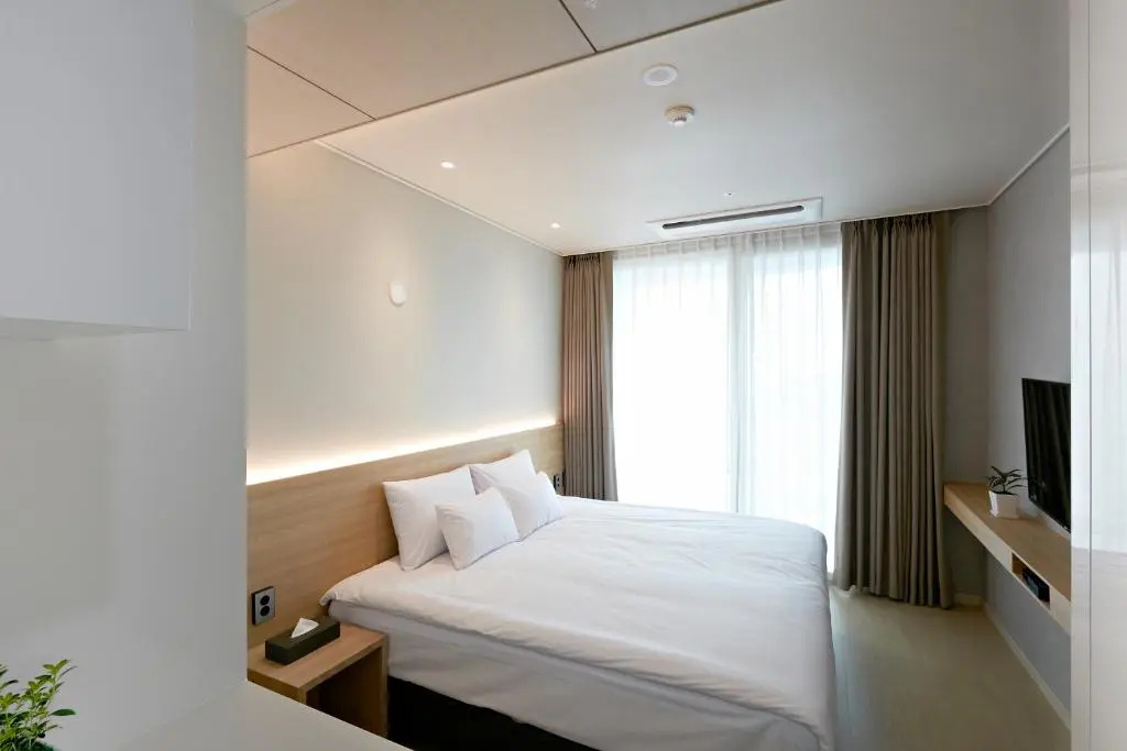 Deluxe Double room with partial sea view (full double bed)