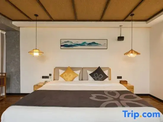 Standard Double room with river view (full double bed)
