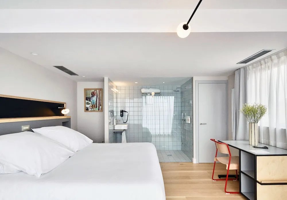 Double Penthouse room (full double bed)