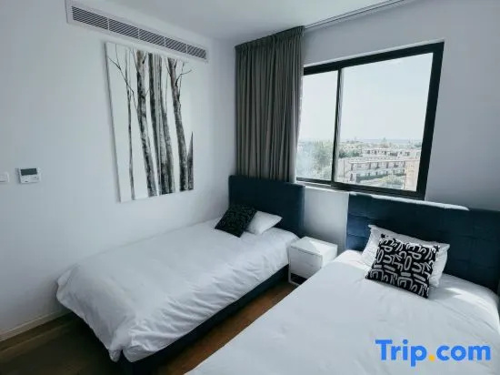 Luxury 2BR Penthouse w/ Pool
