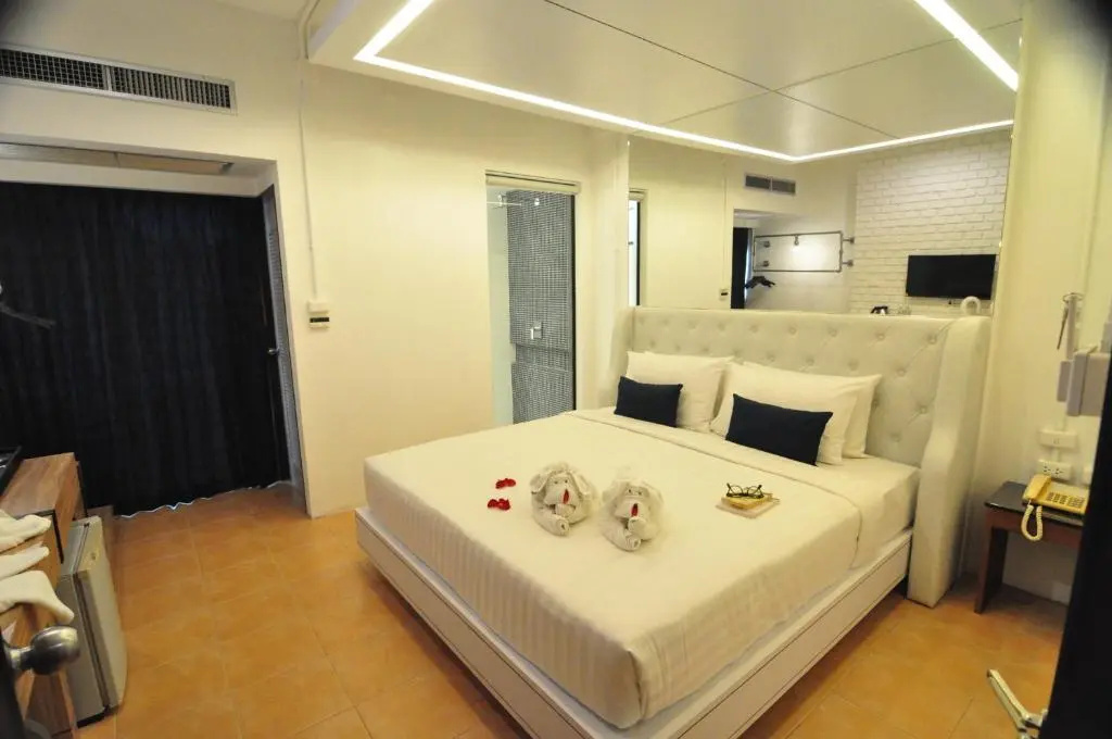 Deluxe Double room (full double bed)