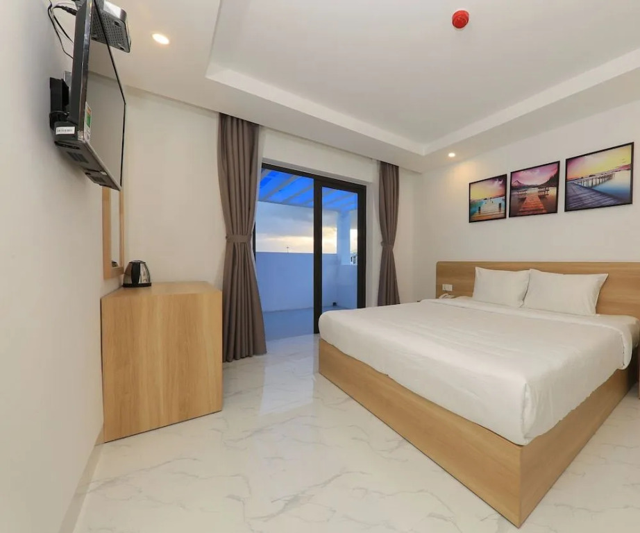 Golden Bay Hotel — фото 4