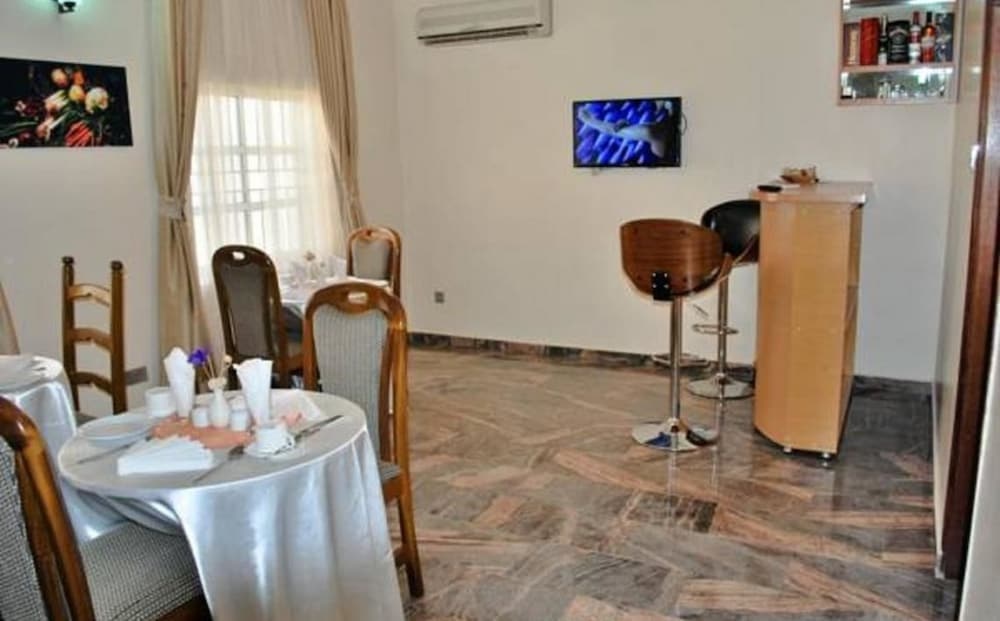 Food & Beverage