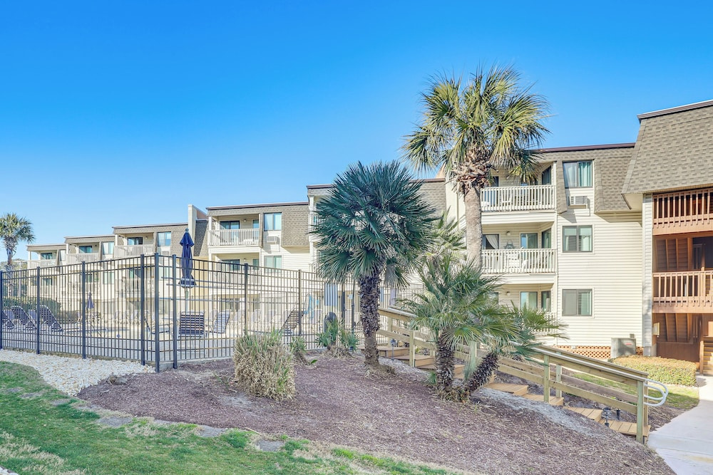Golden Mile Getaway Steps From the Beach