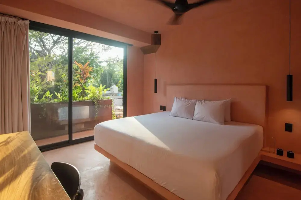 Deluxe Double room with balcony and with garden view (full double bed)