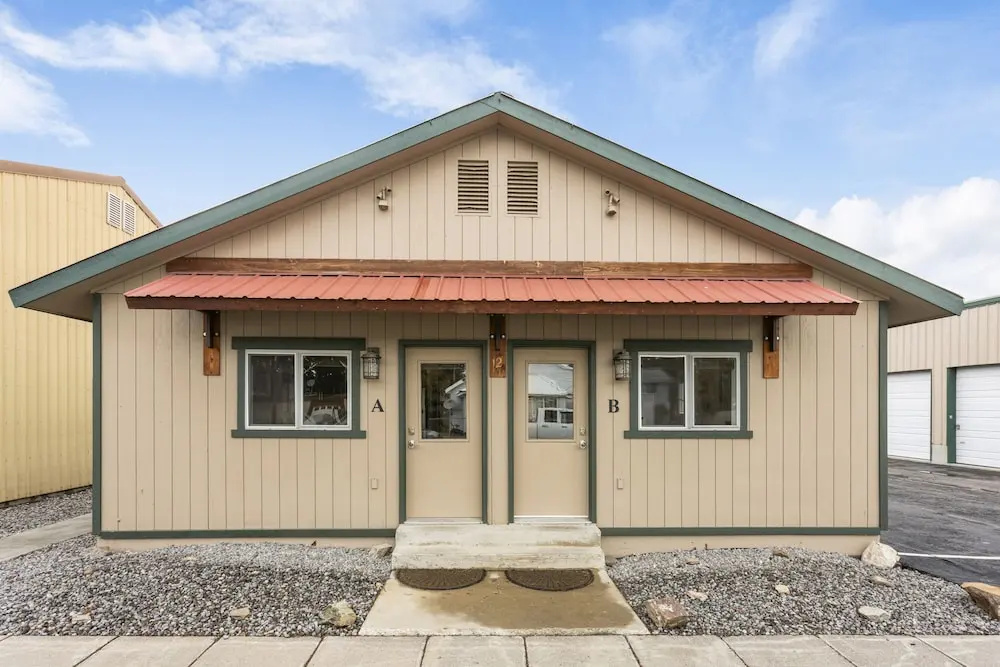 The Yellowstone Hideaway Unit A