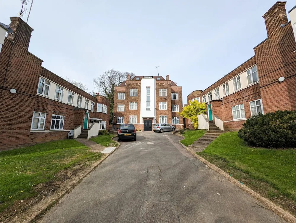 Modern Apartment in Moss Hall Court