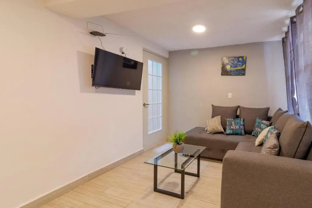 2 Bedrooms Apartment