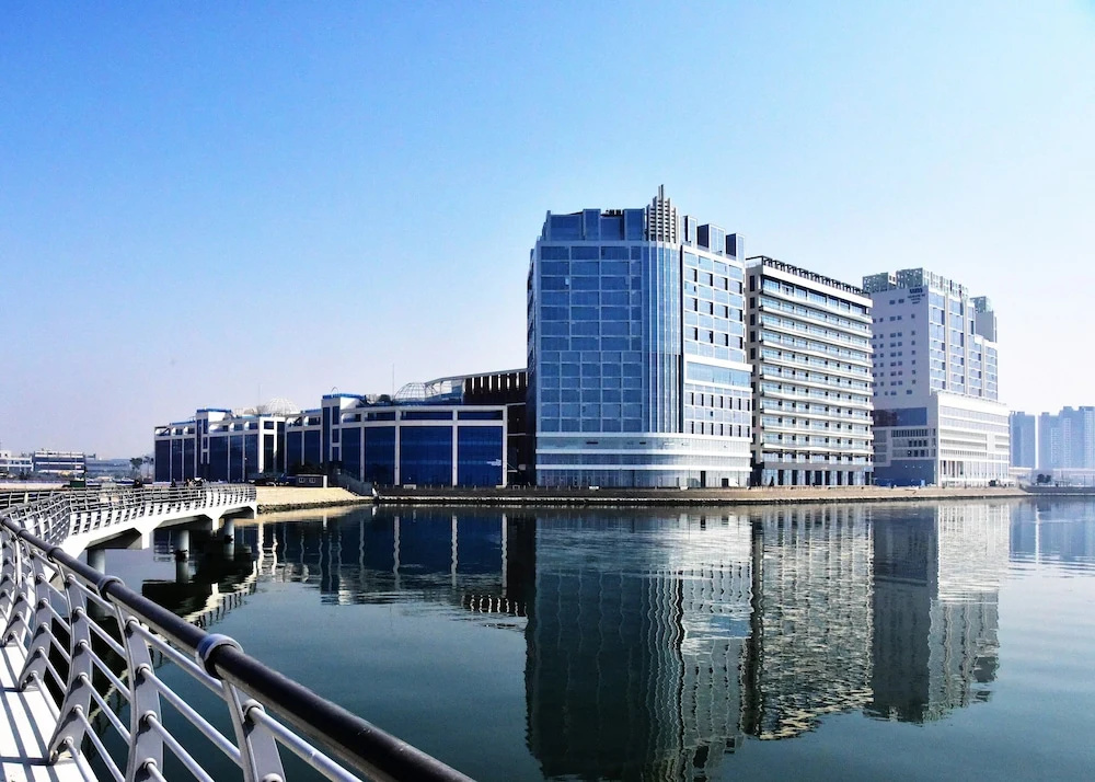 Wave M Hotel West