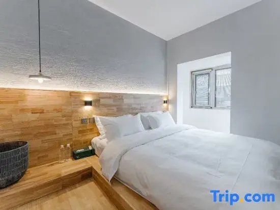 6 Bedrooms Villa