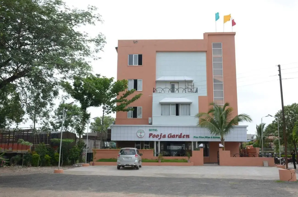 Hotel Pooja Garden